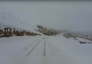 سفیدپوش شدن کوهرنگ با بارش برف پاییزی + فیلم