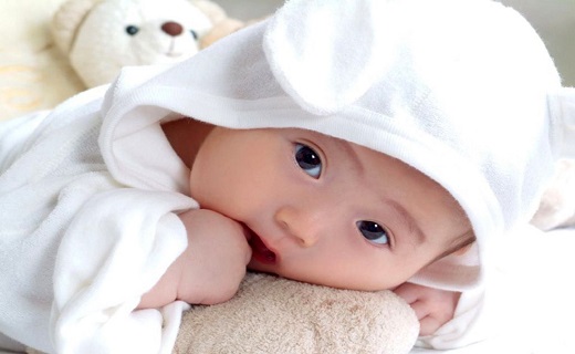 نوزاد به دنیا آمده