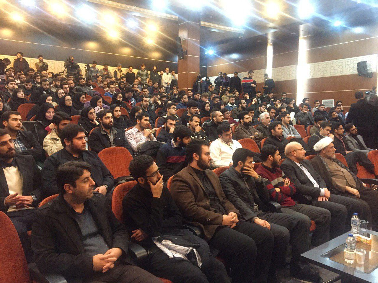 ذهن دانشجویان همیشه با استقلال&zwnj;خواهی همراه بوده است