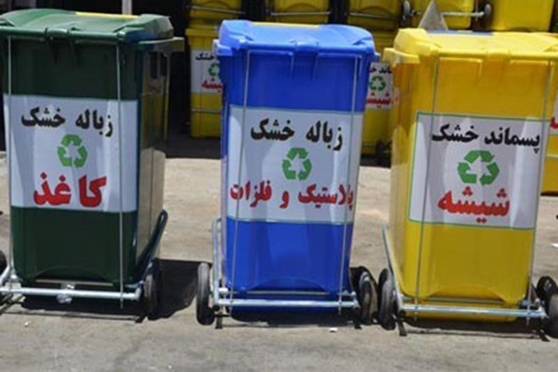 جمع آوری پسماند‌های خشک منطقه ۸ در غرفه‌های بازیافت
