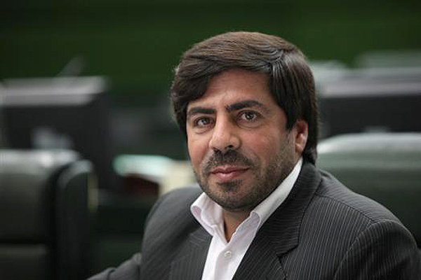 اعتقادی به احزاب ندارم/ مجلس دهم نتوانست در راس امور باشد