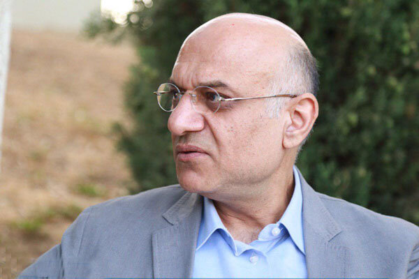 فتحی: وقتی مطالبات مان از حامیان مالی وصول نمی شود، از کجا پول بازیکنان را بدهیم؟/از تبلیغات محیطی یک ریال هم به باشگاه واریز نشده است/ به دنبال حفظ استراماچونی هستیم