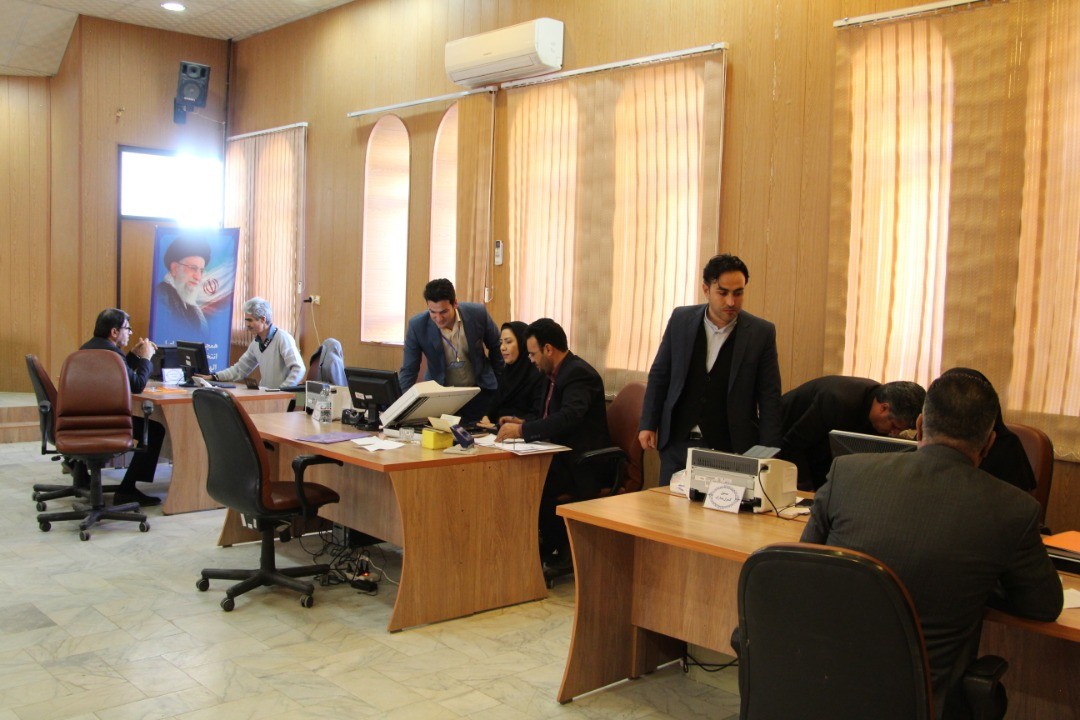 ثبت نام ۴۳ نفر از سیرجان و بردسیر برای خانه ملت