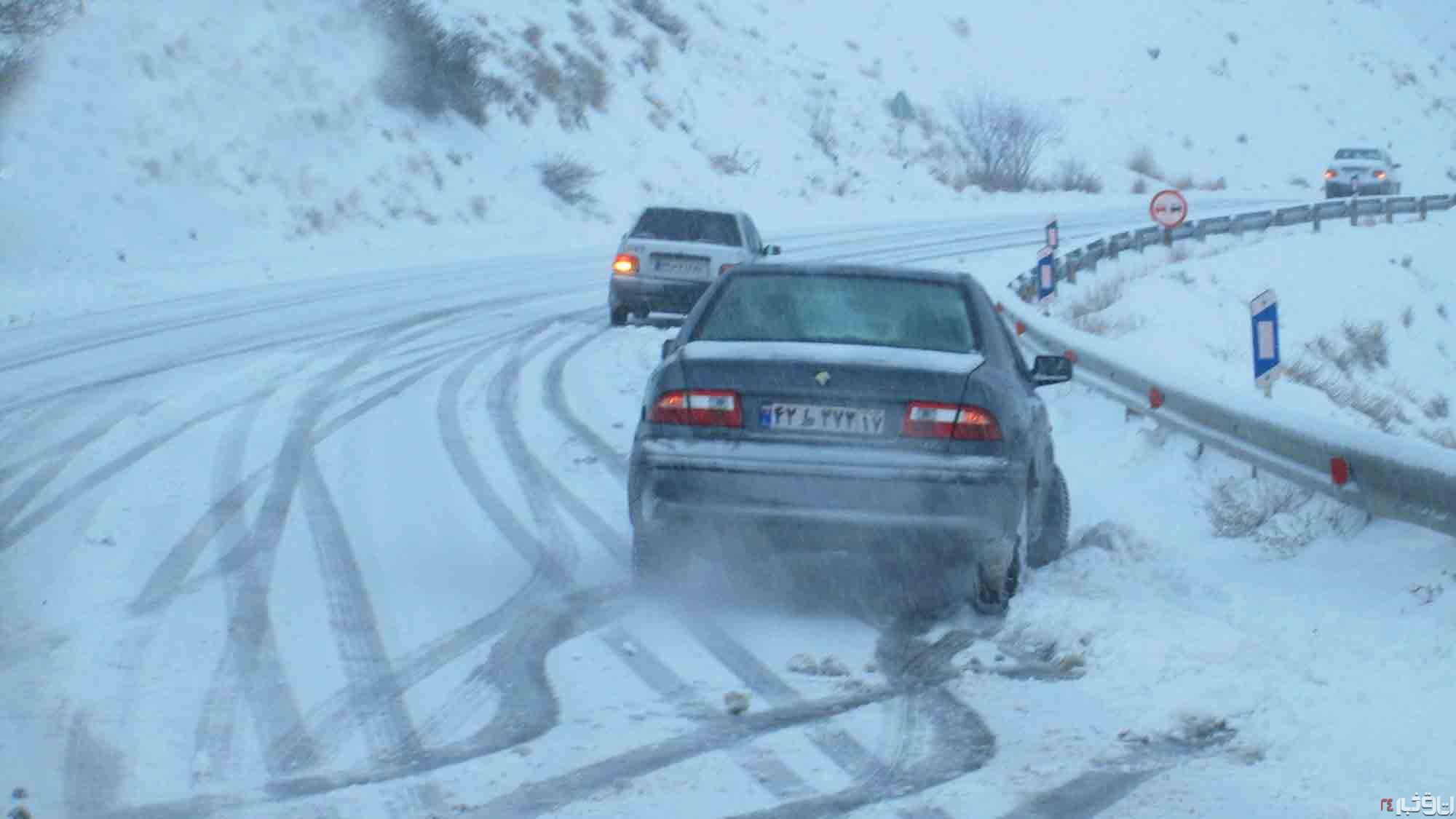 محورهای مواصلاتی استان زنجان خیس و لغزنده است/ استفاده از زنجیر چرخ در محورهای کوهستانی الزامیست