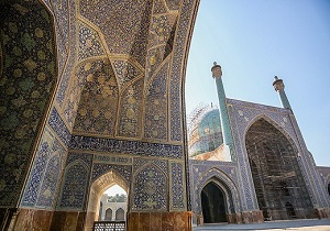 آغاز مرمت گچ‌بری‌های ایوان شرقی مسجد جامع اصفهان