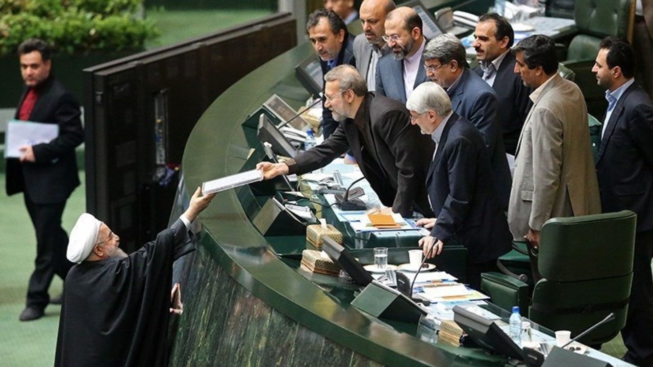 تسویه حساب بدهی 10 هزار میلیاردی دولت با فروش سهام