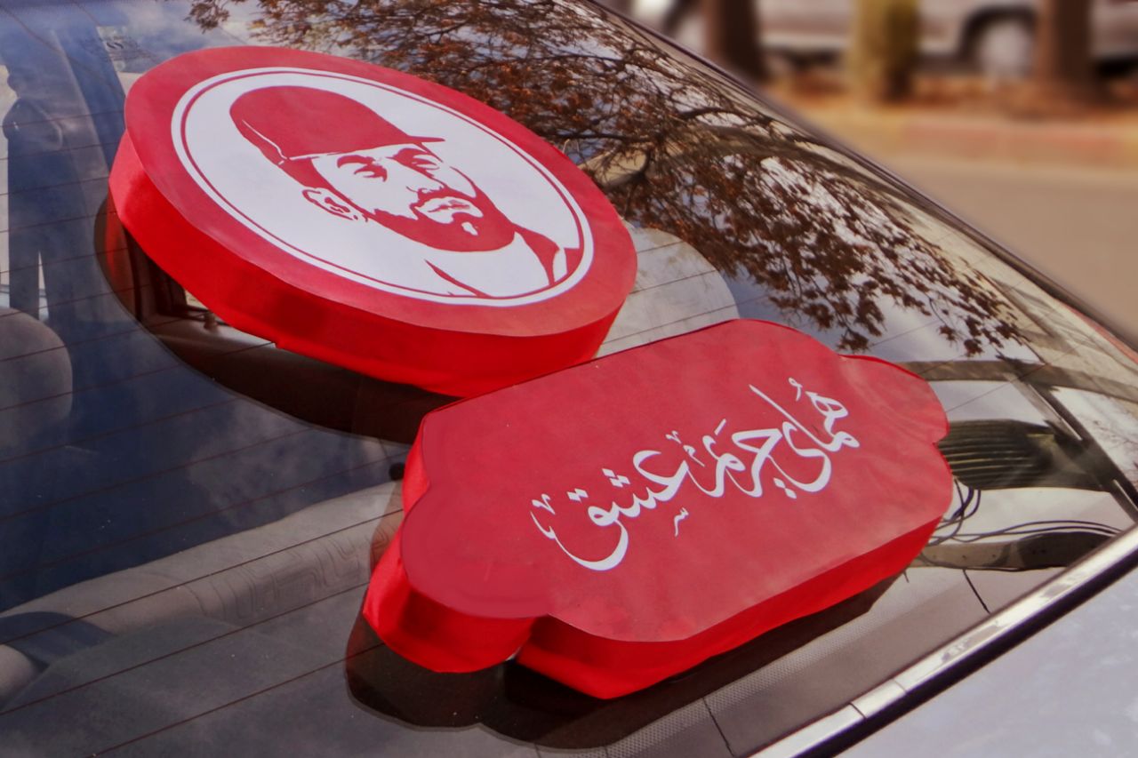 ماشین عروس مزین به عکس شهید بابایی