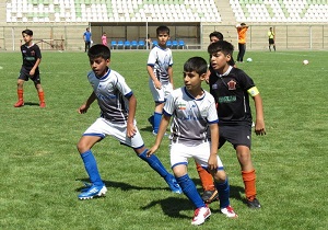 درخشش نوآموزان مدرسه فوتبال باشگاه سنگ آهن در فستیوال استان یزد