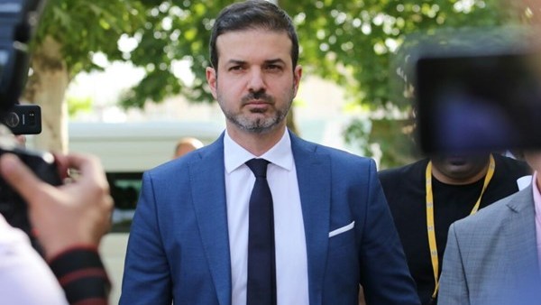 استراماچونی دست بردار لباس شخصی نیست