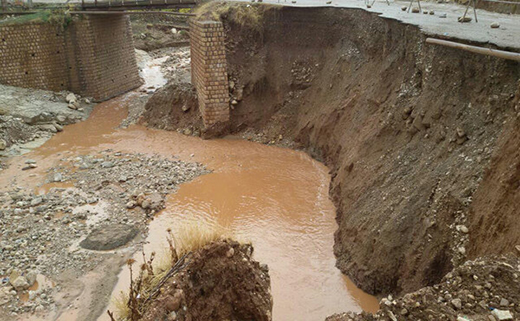 راه ارتباطی ۱۰ روستای پلدختر قطع شد