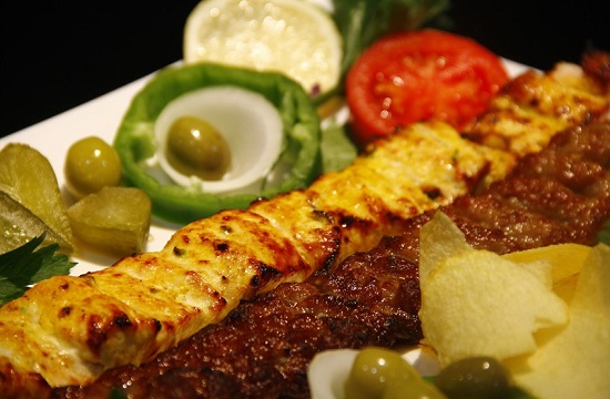 با گرانی گوجه هم سیخ سوخت و هم کباب!/ محاسبه قیمت گوجه جدا از چلوکباب