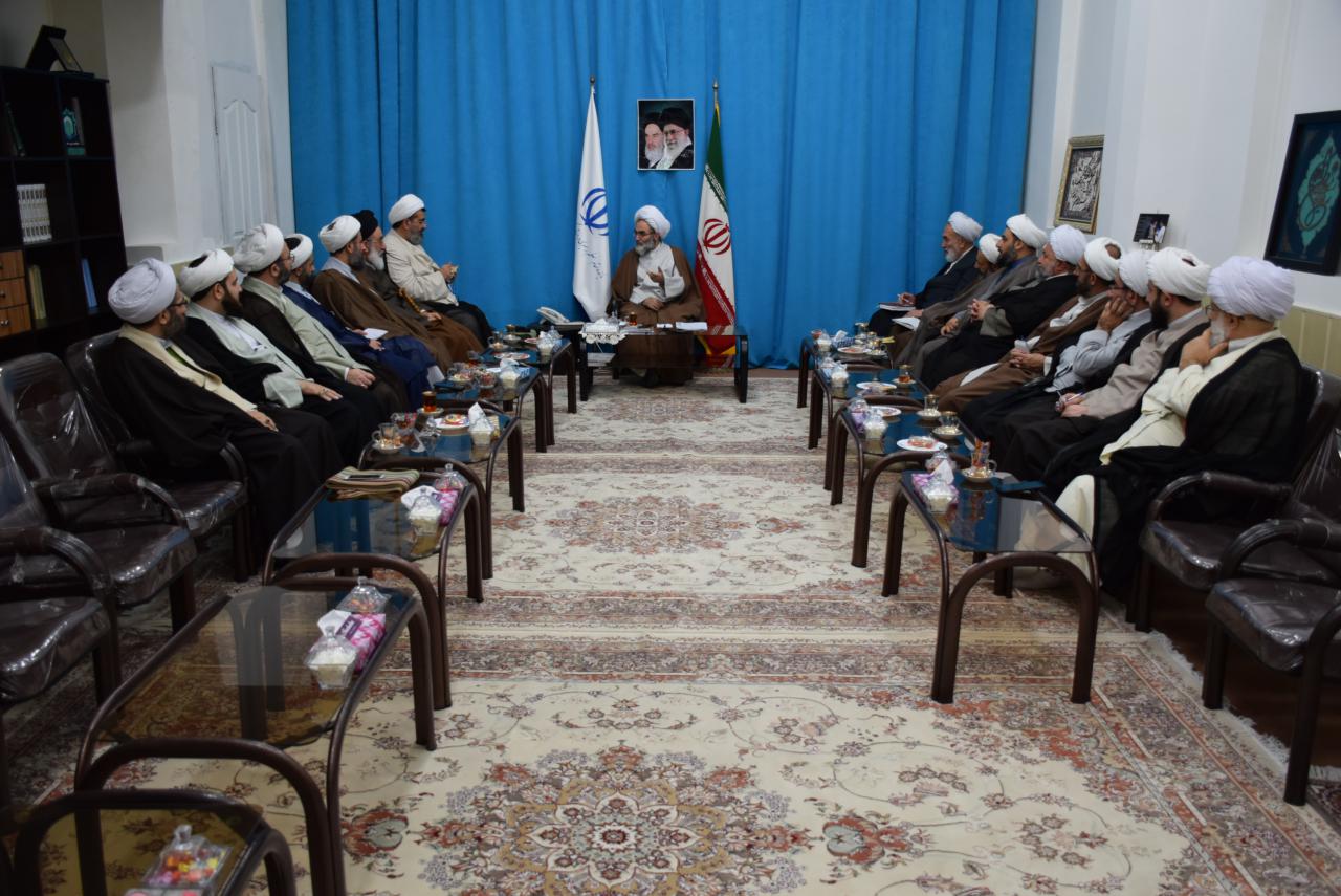 ضرورت انتقال ساده زیستی عالمان دین به طلاب