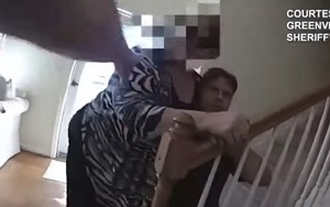لحظه شلیک پلیس به مادر فرد مظنون به سرقت از مغازه!