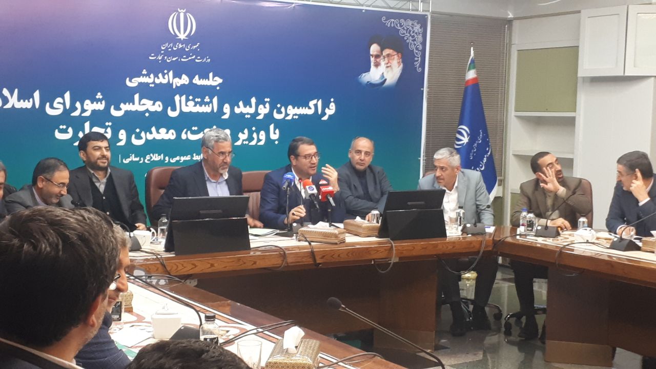 تعداد خودروهای مانده در کف پارکینگ ها کاهش یافت/افزایش تولید ۲۷ قلم کالا