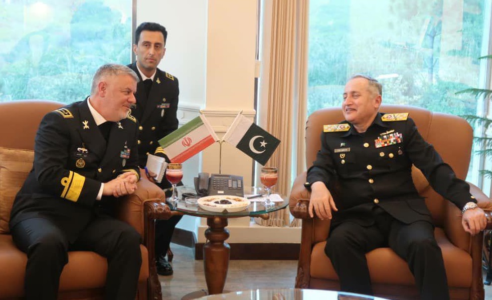 تاکید فرماندهان نیروی دریایی ایران و پاکستان بر گسترش روابط طرفین