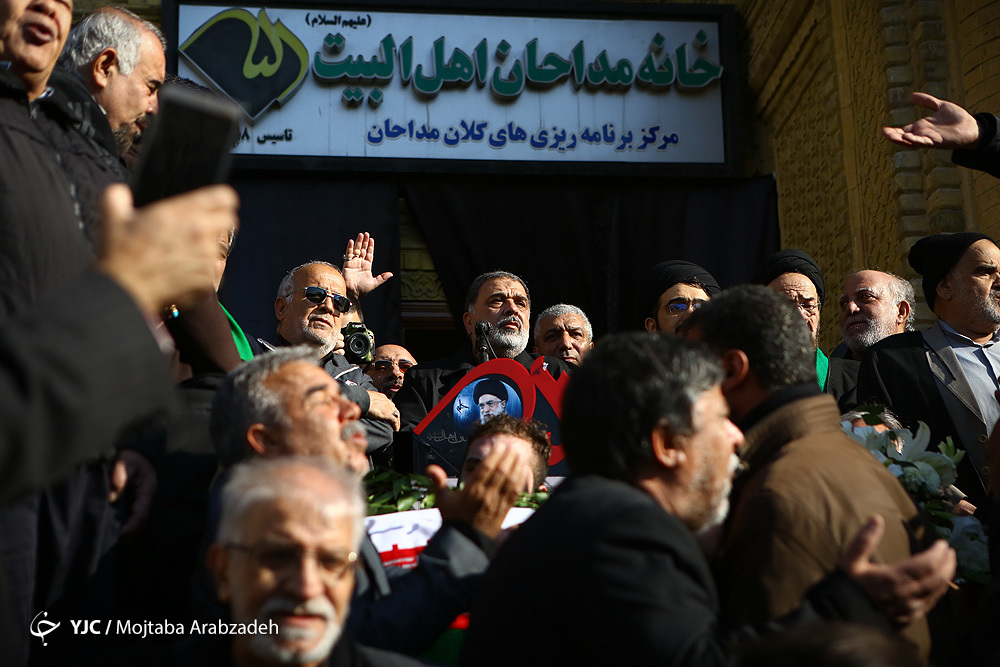 پیکر مرحوم موسویقهار بر دوش مداحان اهل بیت (ع) تشییع شد/ صدایی که همیشه ماندگار می ماند پیکر مرحوم موسویقهار بر دوش مداحان اهل بیت (ع) تشییع شد/ صدایی که همیشه ماندگار می ماند