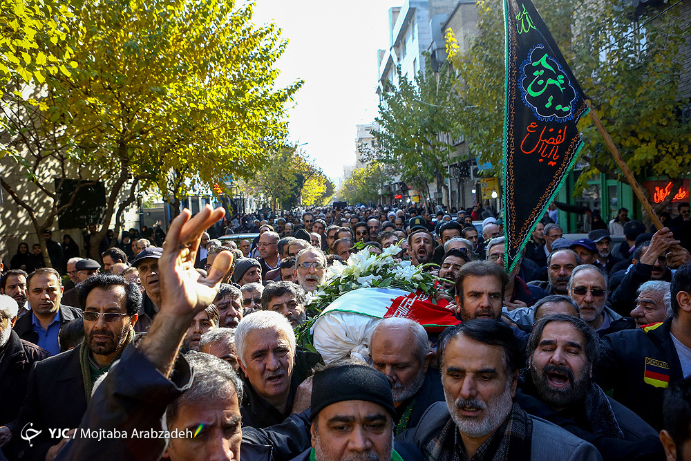 پیکر مرحوم موسویقهار بر دوش مداحان اهل بیت (ع) تشییع شد/ صدایی که همیشه ماندگار می ماند پیکر مرحوم موسویقهار بر دوش مداحان اهل بیت (ع) تشییع شد/ صدایی که همیشه ماندگار می ماند