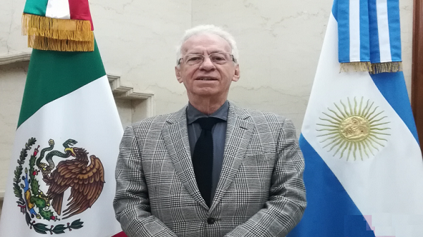 رسوایی سفیری که حین سرقت کتاب مچش را گرفتند!