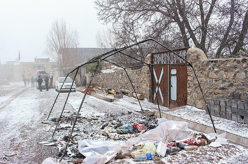 برف و بوران میهمان سقف پارچه ای زلزله زدگان آذربایجان شرقی