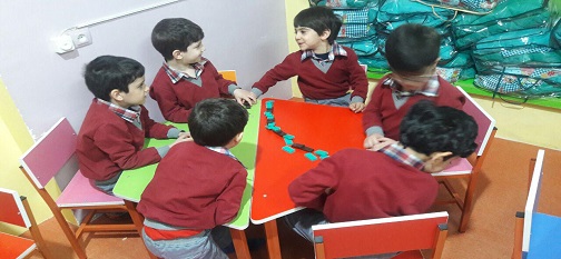 آینده&zwnj;سازان کشور، درگیر تجملات مدرسه / مدارس، نیازمندِ آموزش