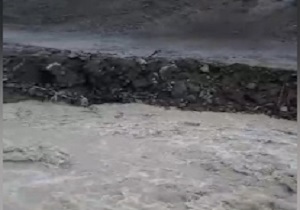 بی‌توجهی به ساخت پل ارتباطی در روستای انارستان + فیلم