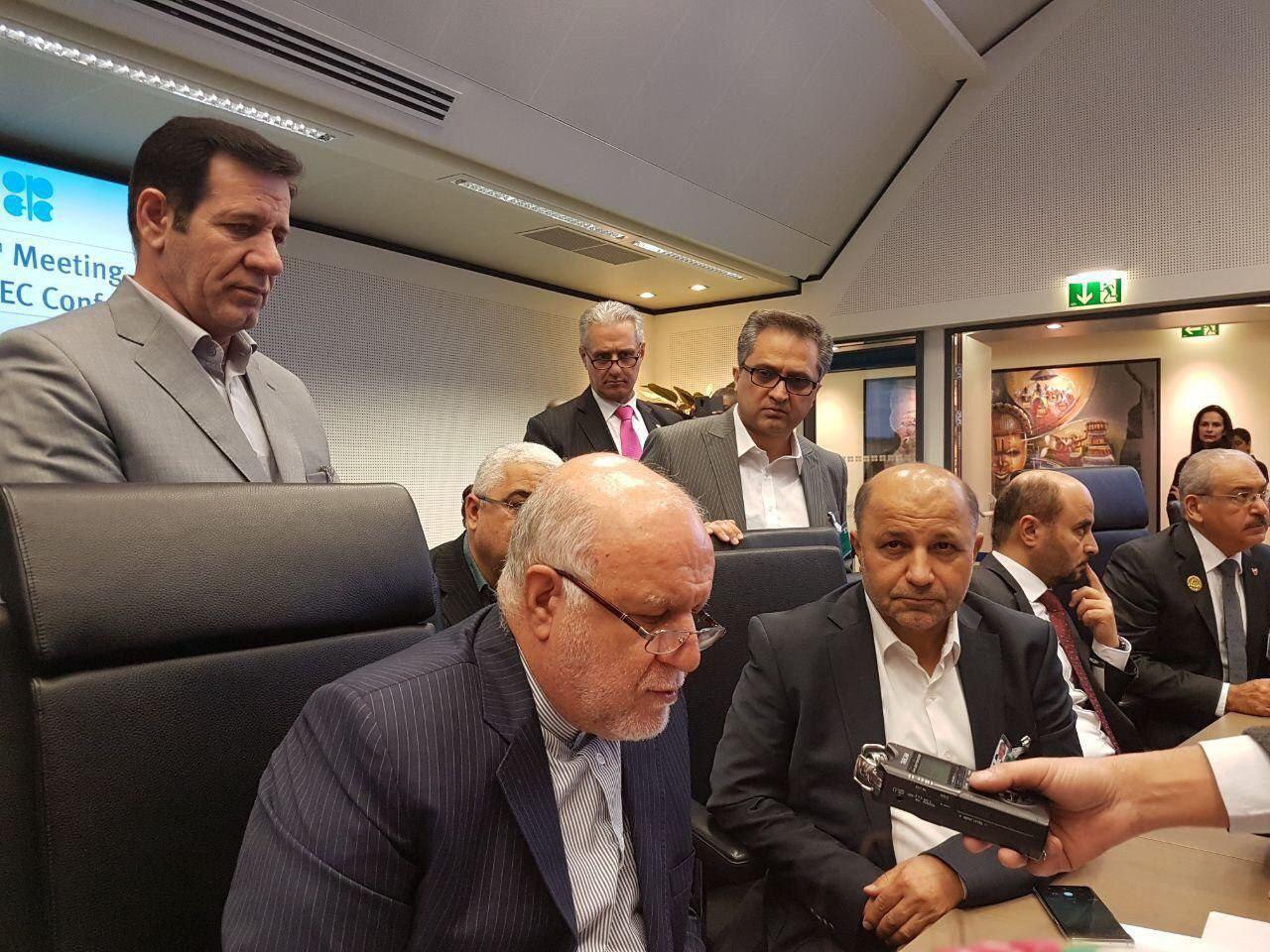 نفوذ نمایندگان اسبق مجلس به وزرات نفت راهی برای بقای وزارت آقای همیشه وزیر