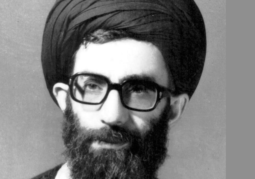 امدادرسانی رهبر انقلاب به مردم سیل‌زده ایرانشهر در دوران پهلوی + فیلم