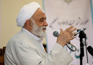 راهکار نجات نسل جدید، نماز است/ برپایی نماز در حد بخشنامه و نامه‌های اداری نماند