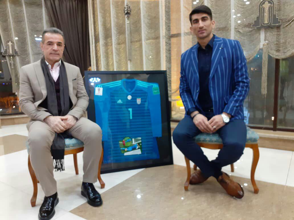 فروش پیراهن بیرانوند به نفع سیل زدگان استان لرستان + عکس