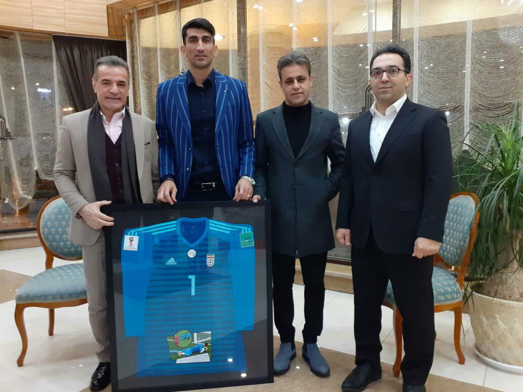 فروش پیراهن بیرانوند به نفع سیل زدگان استان لرستان + عکس