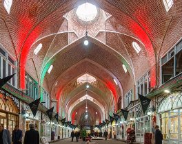 دانشجویان غیر ایرانی با جاذبه‌های تاریخی بزرگترین بازار سرپوشیده جهان آشنا شدند