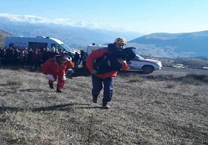 ‍ نجات دانش آموزان حادثه دیده در الموت پس از واژگونی سرویس مدرسه