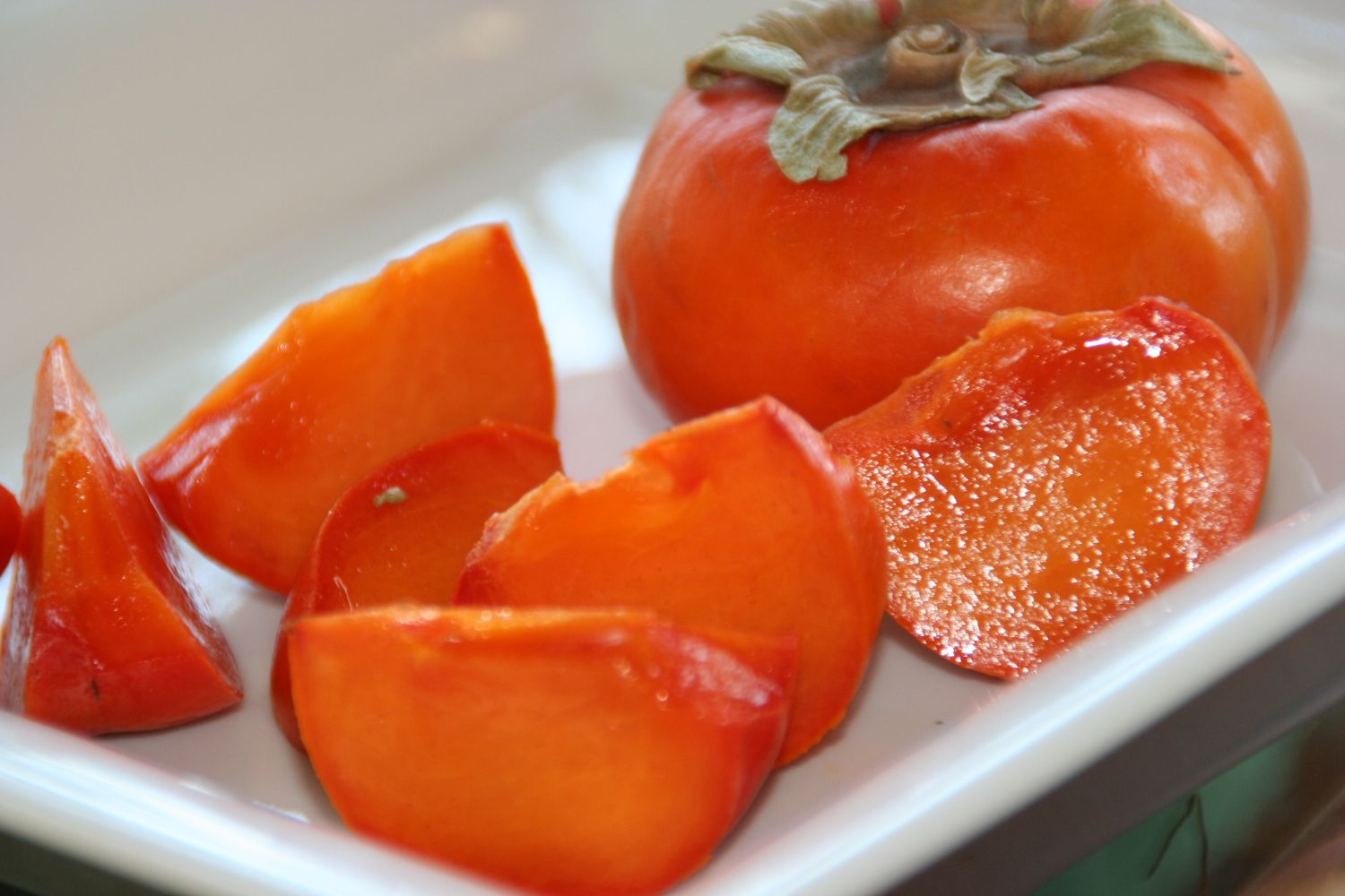 خواص شگفت&zwnj;انگیز خرمالو را بشناسید