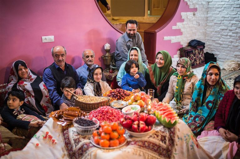 ۶ نمونه از ایده&zwnj;های جالب و متفاوت برای سرگرمی بچه&zwnj;ها و بزرگ&zwnj;تر&zwnj;ها در شب یلدا