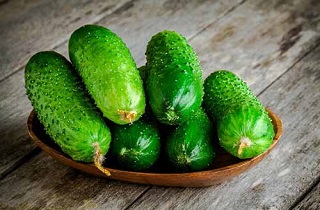 ساعت 15 دوشنبه/ با مصرف خیار از بوی بد دهانتان خلاص شوید