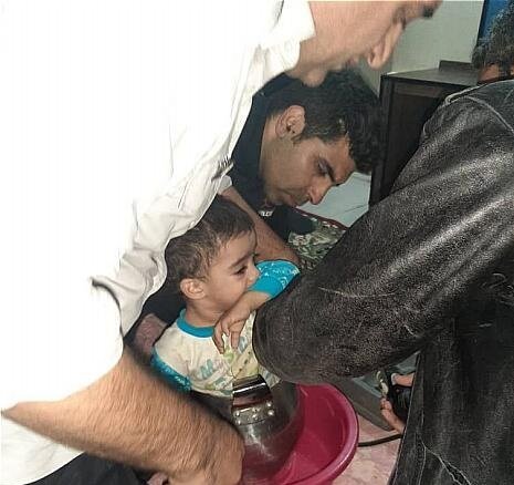 نجات کودک گرفتار در زودپز توسط آتش&zwnj;نشانی + عکس