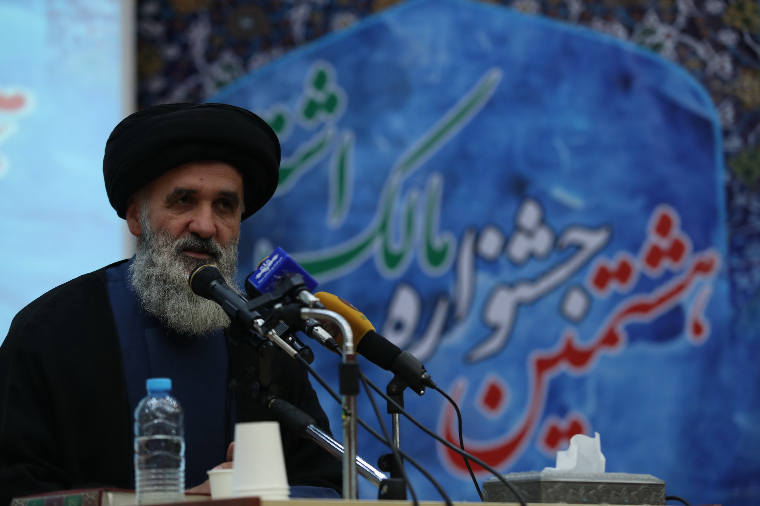 دشمنان در بستر فشار اقتصادی به دنبال تغییر اعتقادات و اصول ملت ایران هستند