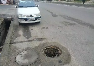 چاه خطرناک در مقابل پمپ بنزین زیرآب + فیلم