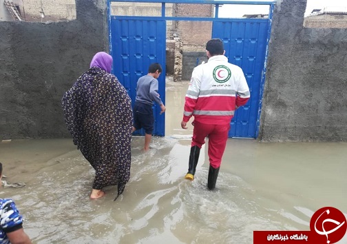 اسکان اضطراری ۱۰۰ خانوار درگیر آبگرفتگی در خوزستان/راه&zwnj;های روستایی وارگه اندیکا مسدود شد
