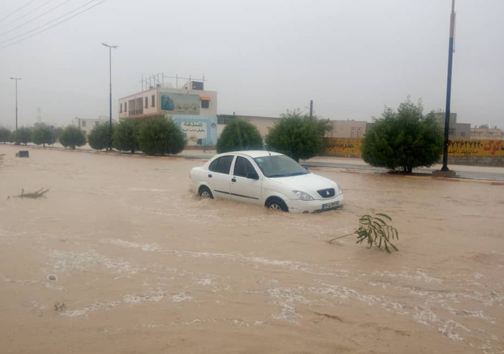 بارش ۱۲۰ میلیمتری باران و آبگرفتگی معابر در بستک+ عکس