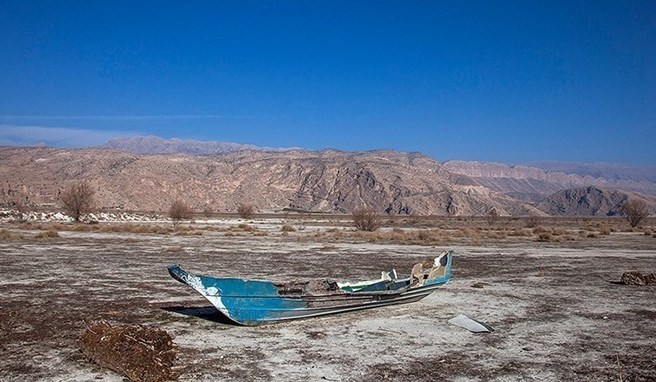 صدور مجوز پُر کردن چاه&zwnj;های غیر مجاز اطراف تالاب پریشان