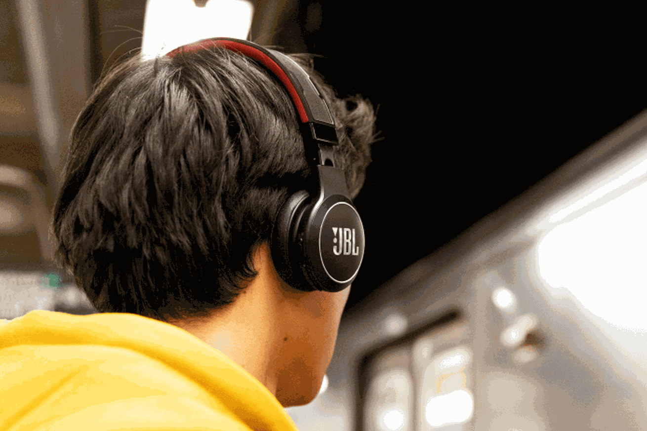 هدفون‌های بی‌سیم بدون نیاز به شارژ با پخش موسیقی بی‌نهایت