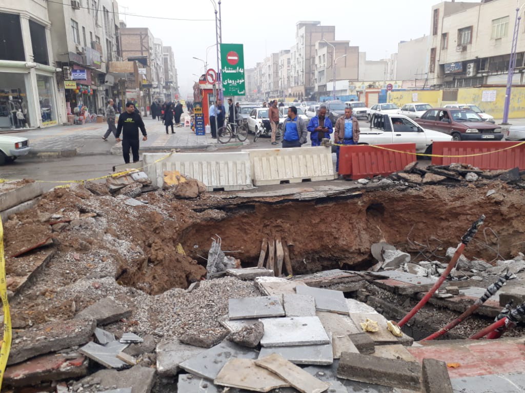 فرونشست زمین در یکی از خیابان های کلانشهر اهواز به روایت تصویر