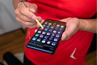 طراحی جالب محیط جدید فروشگاه Galaxy Store