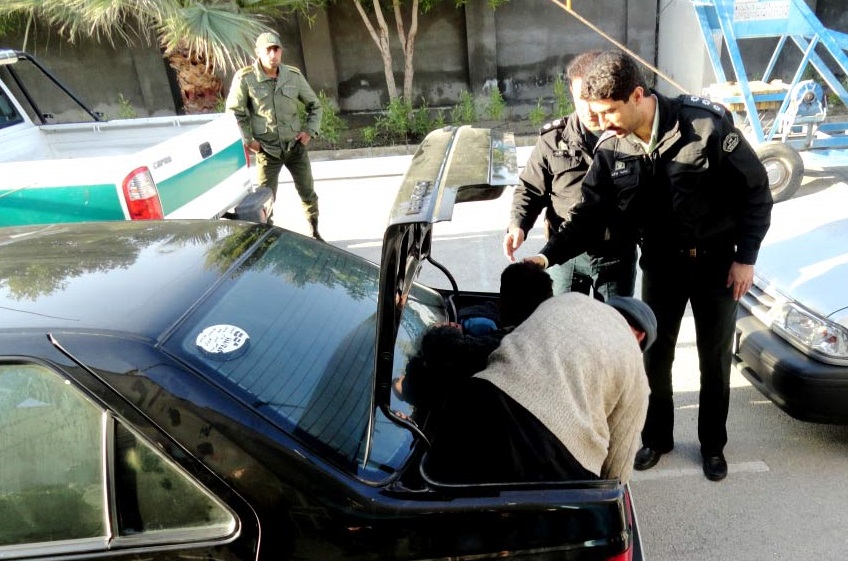 توقیف خودروی حامل ۱۳ سرنشین از افاغنه غیرمجازدر بردسیر