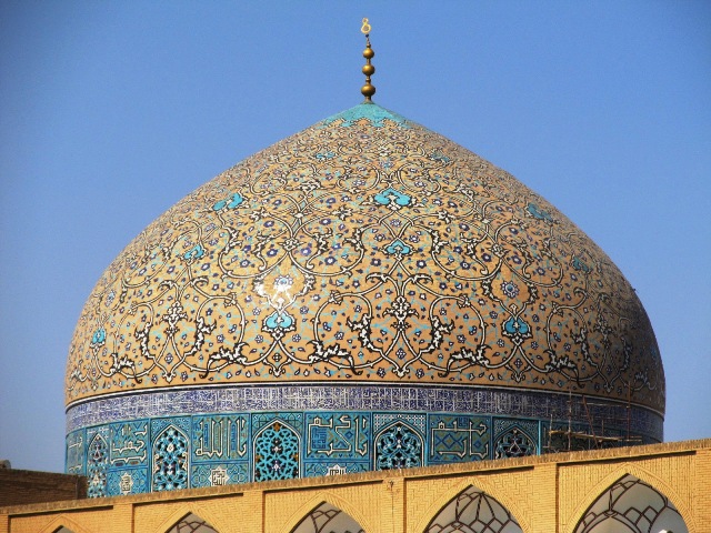 ماجرای تغییر رنگ گنبد مسجد شیخ لطف‌الله بعد از مرمت + فیلم