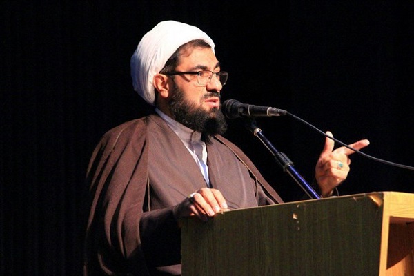 هنر انسان مبارزه با منیت و خود خواهی است