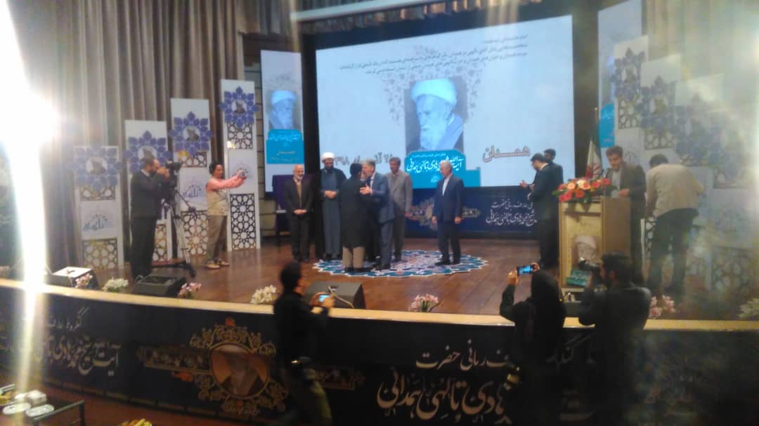تجلیل از نفرات برتر کنگره آیت الله تالهی و تقدیر از خانوداه ایشان