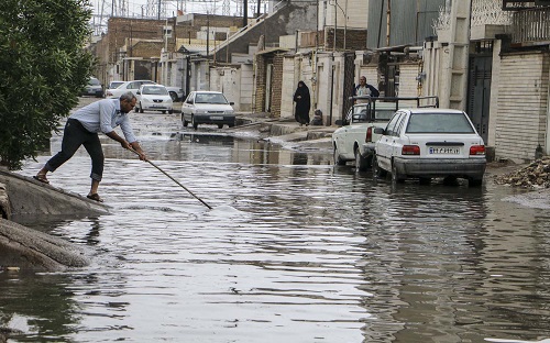 نیروهای بسیج و سپاه در خط اول کمک به سیل زدگان خوزستانی