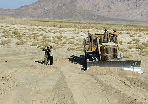 تسطیح بخش‌هایی از بستر رودخانه بندان